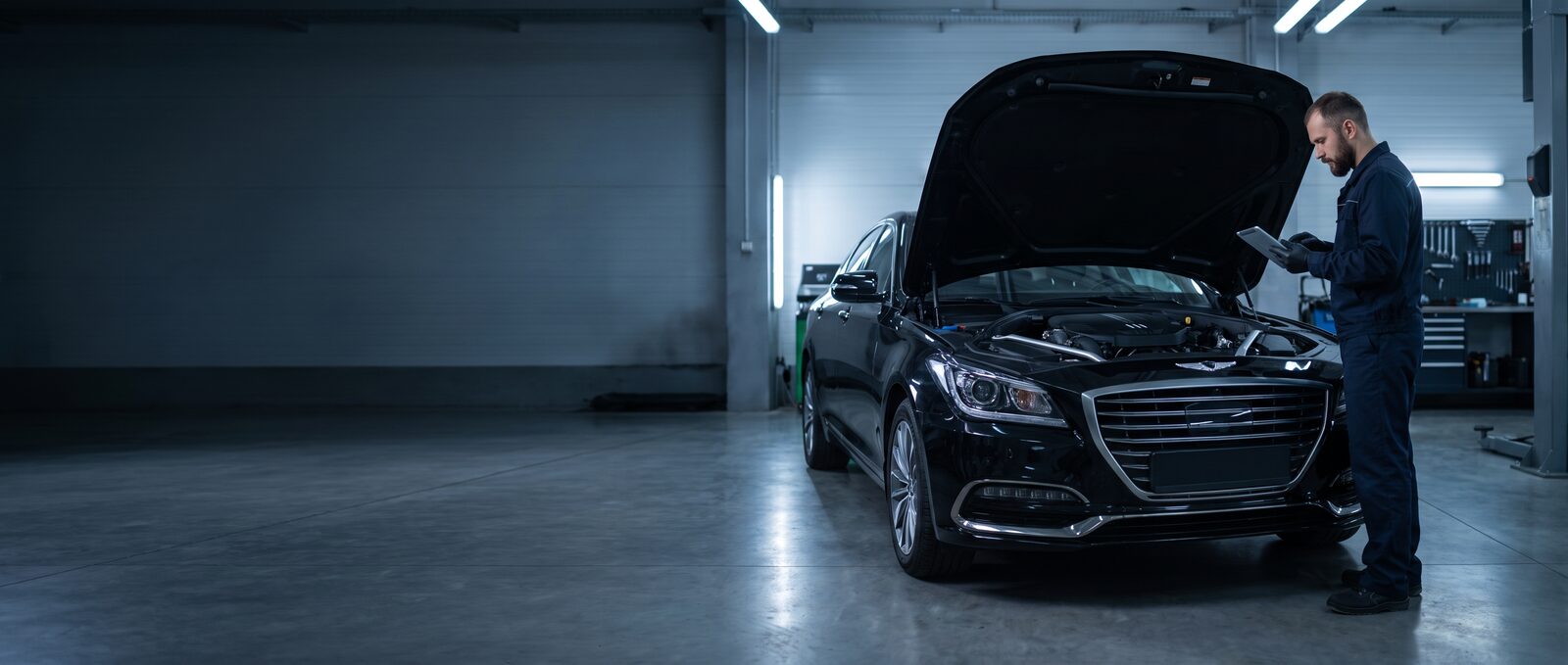 Genesis G80 в сервисной зоне ААА Моторс